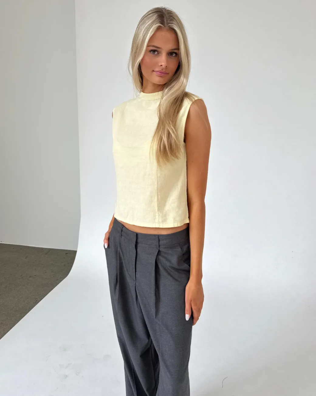 ANNIKA top med bindebånd, gul