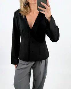 ARIA fitted blazer, sort