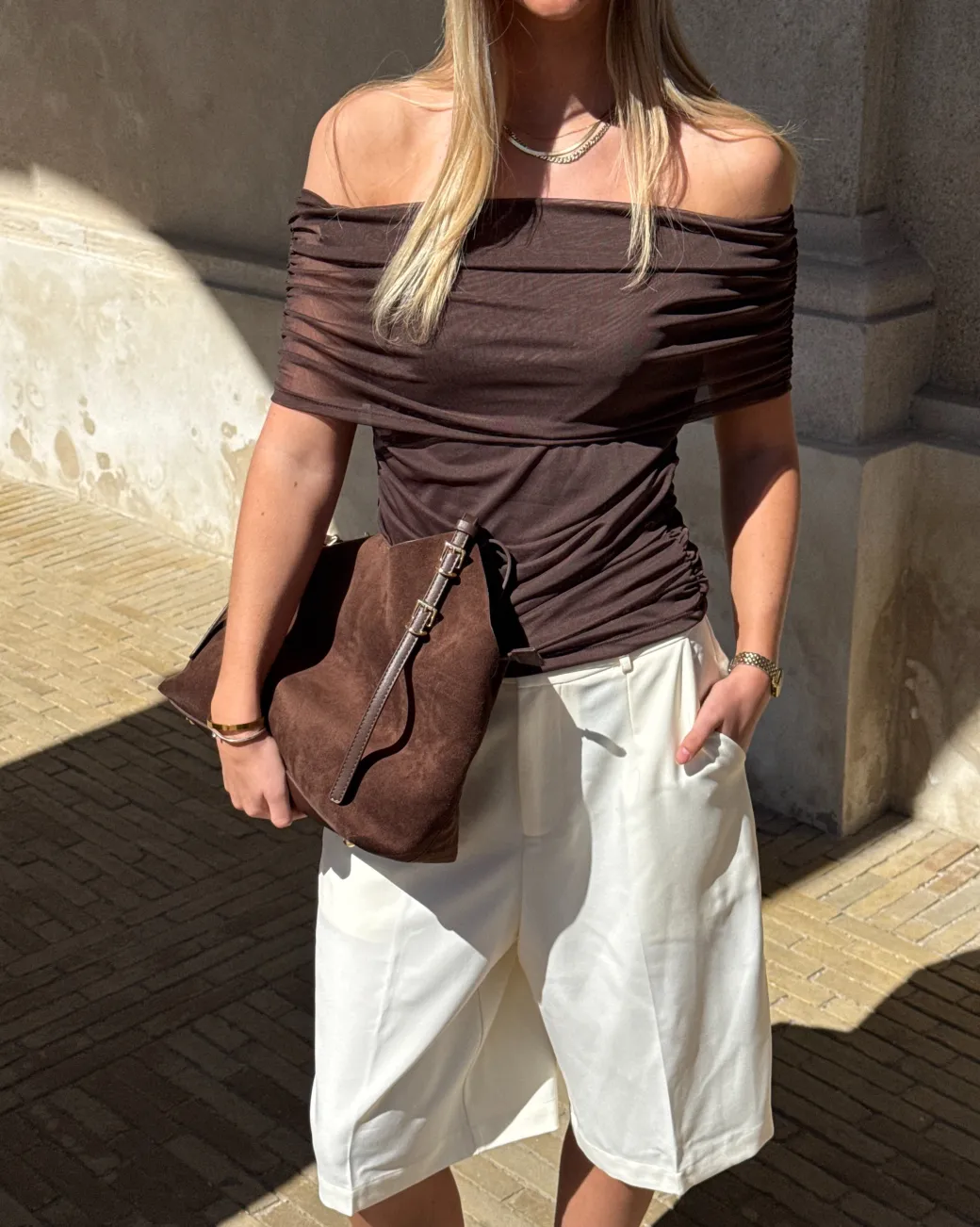 DINA off shoulder top, brun