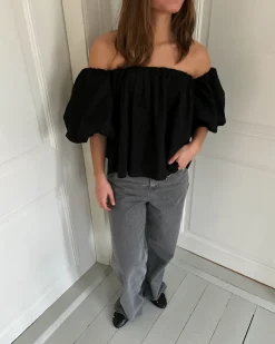 LEANNA off shoulder bluse, sort