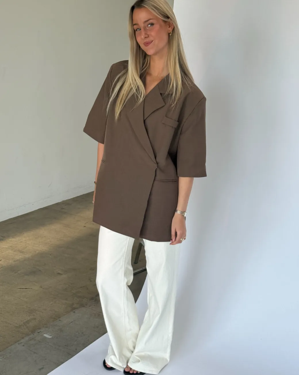 MINNIE oversized kortærmet blazer, brun