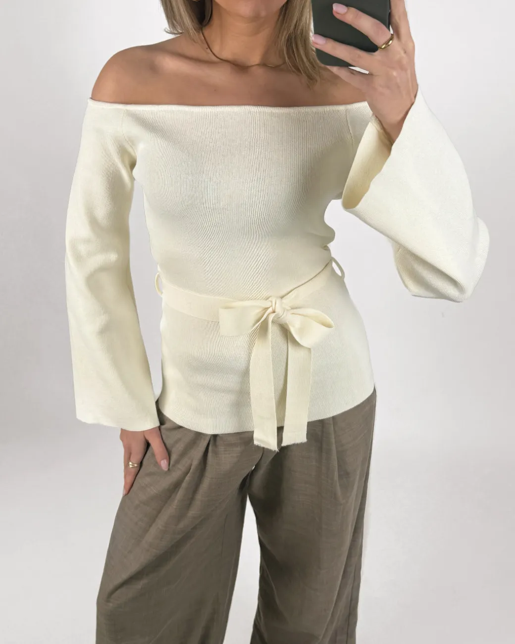 SAVANNA off shoulder strik, creme