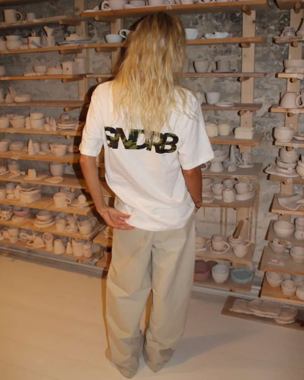 SNDRB t-shirt, hvid/army camouflage
