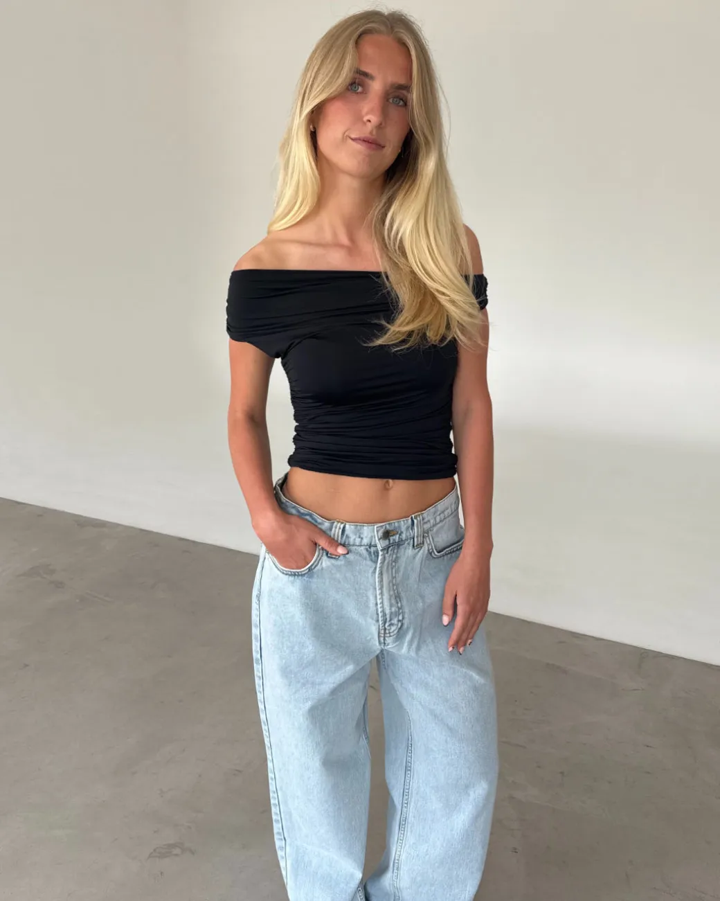 THORA one shoulder top, sort