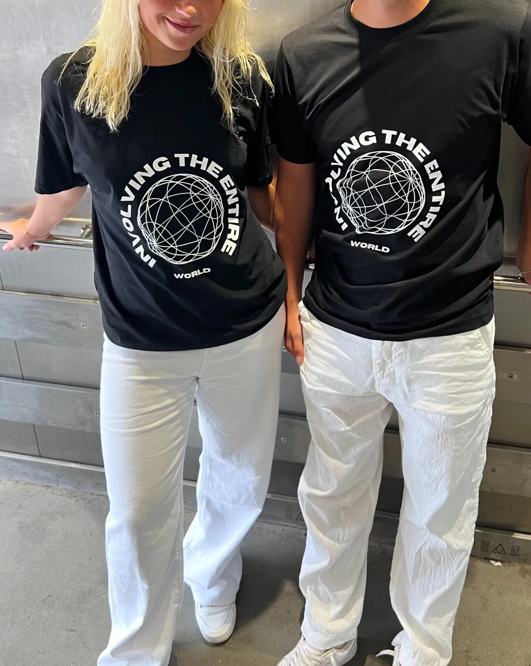 WORLD t-shirt, sort/hvid